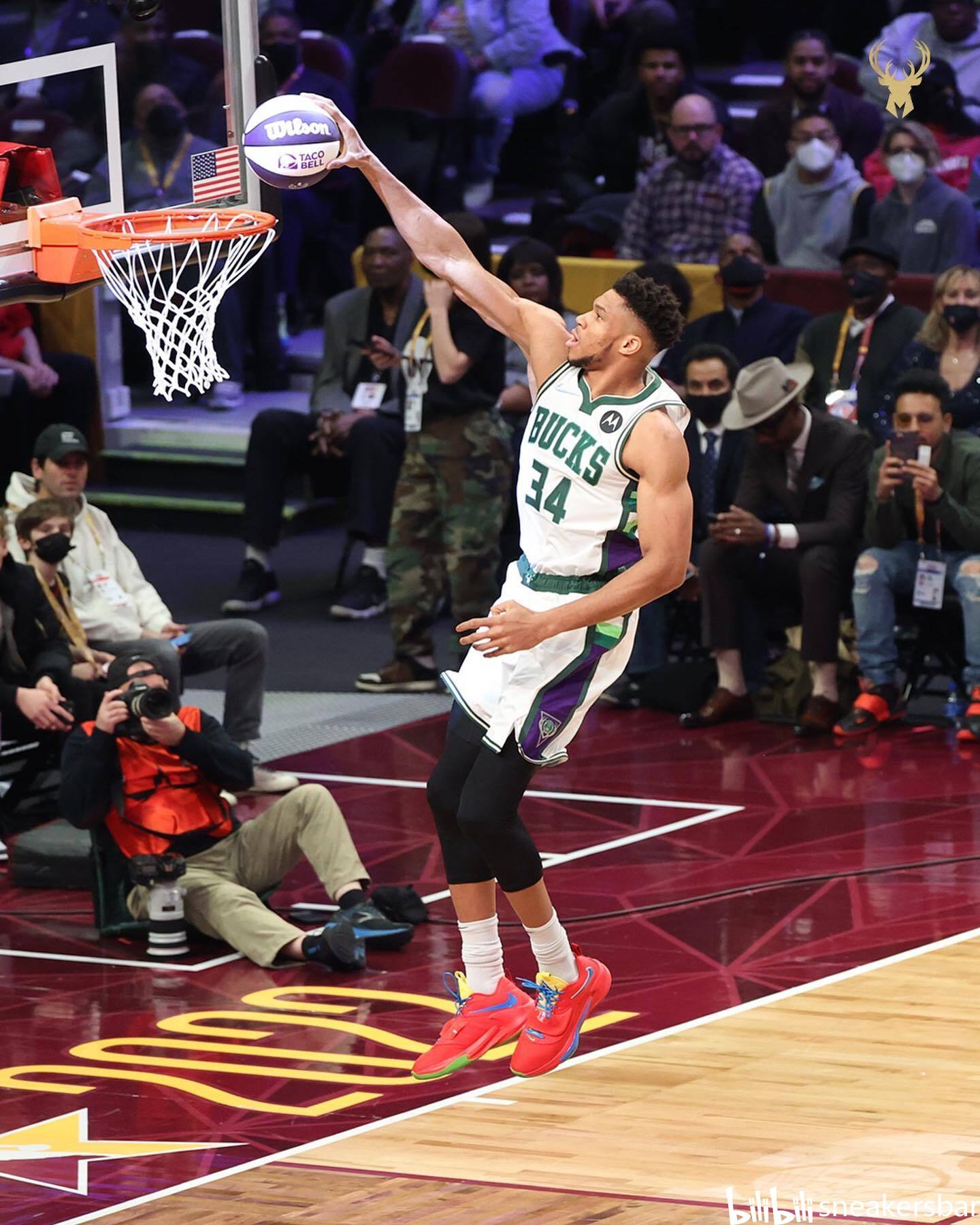 历史第一人！梅西解锁职业生涯第400次助攻（梅西职业生涯第400次助攻达成，史上首人）