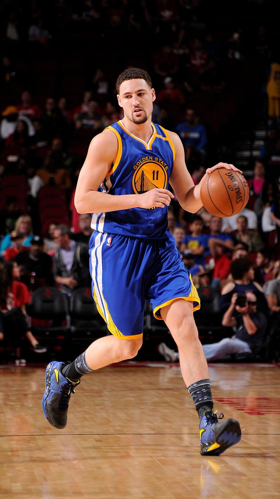 西蒙斯无球可打却成打工人天花板（无球可上场的西蒙斯，却活成了打工人天花板）