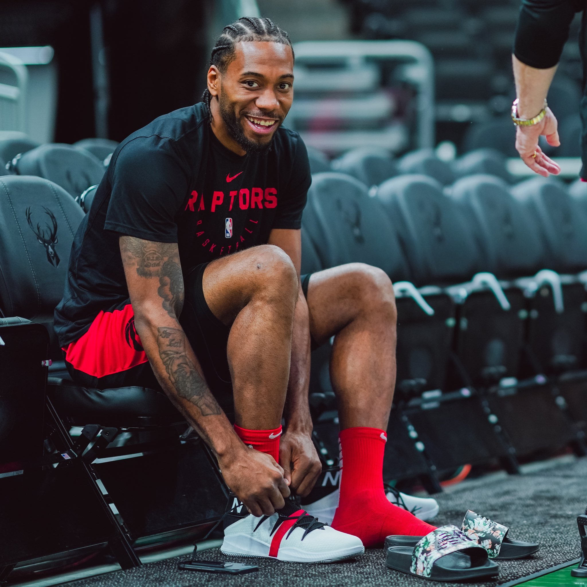 德劳伦蒂斯：在我们这个破主场里，一场只能赚300万欧（德劳伦蒂斯吐槽主场：单场仅进账300万欧元）