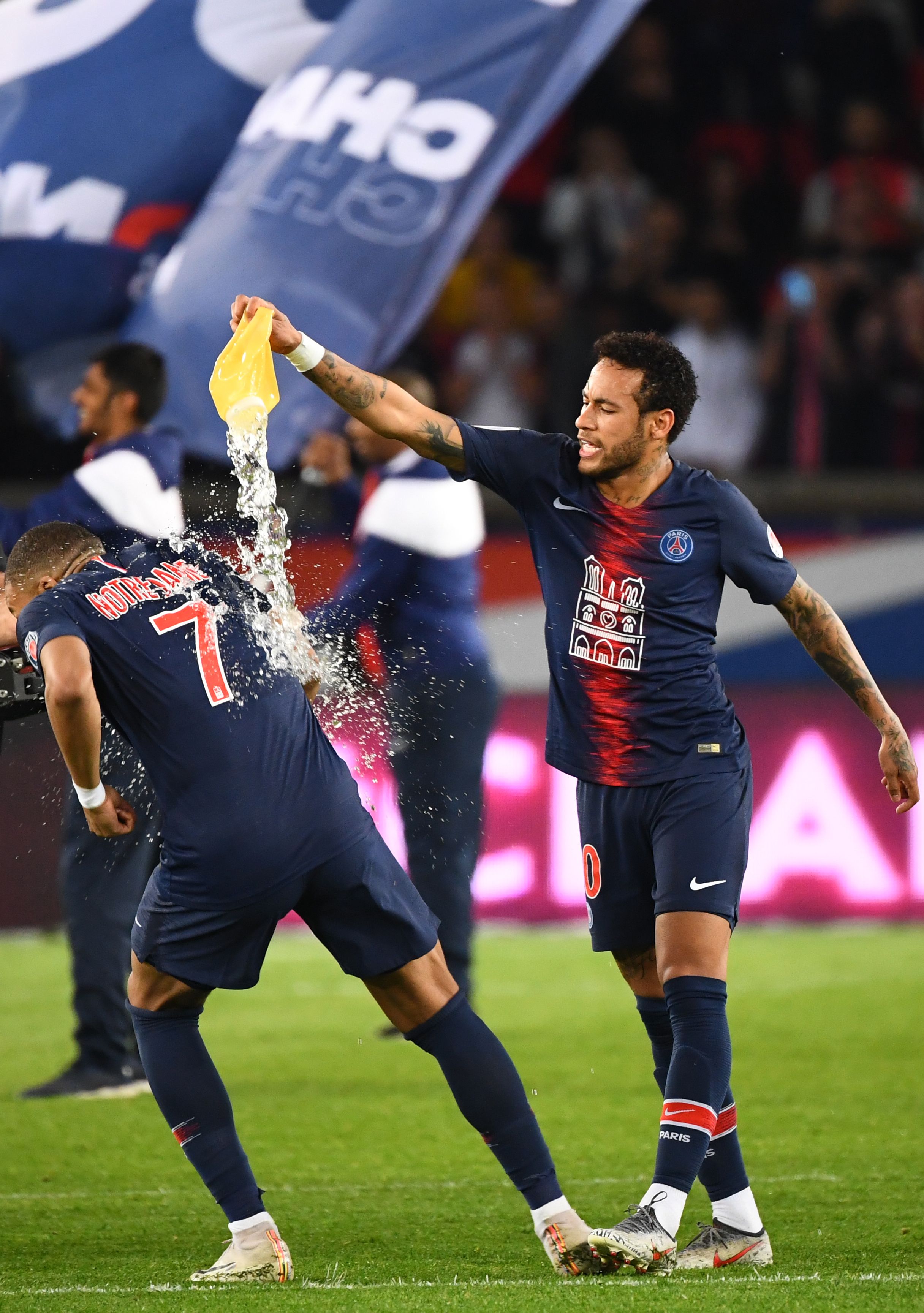 王晓龙：在西班牙踢球竞争很大，缺乏学习和社交能力会很困难（王晓龙：西班牙足坛竞争激烈，学习与社交能力不足将举步维艰）