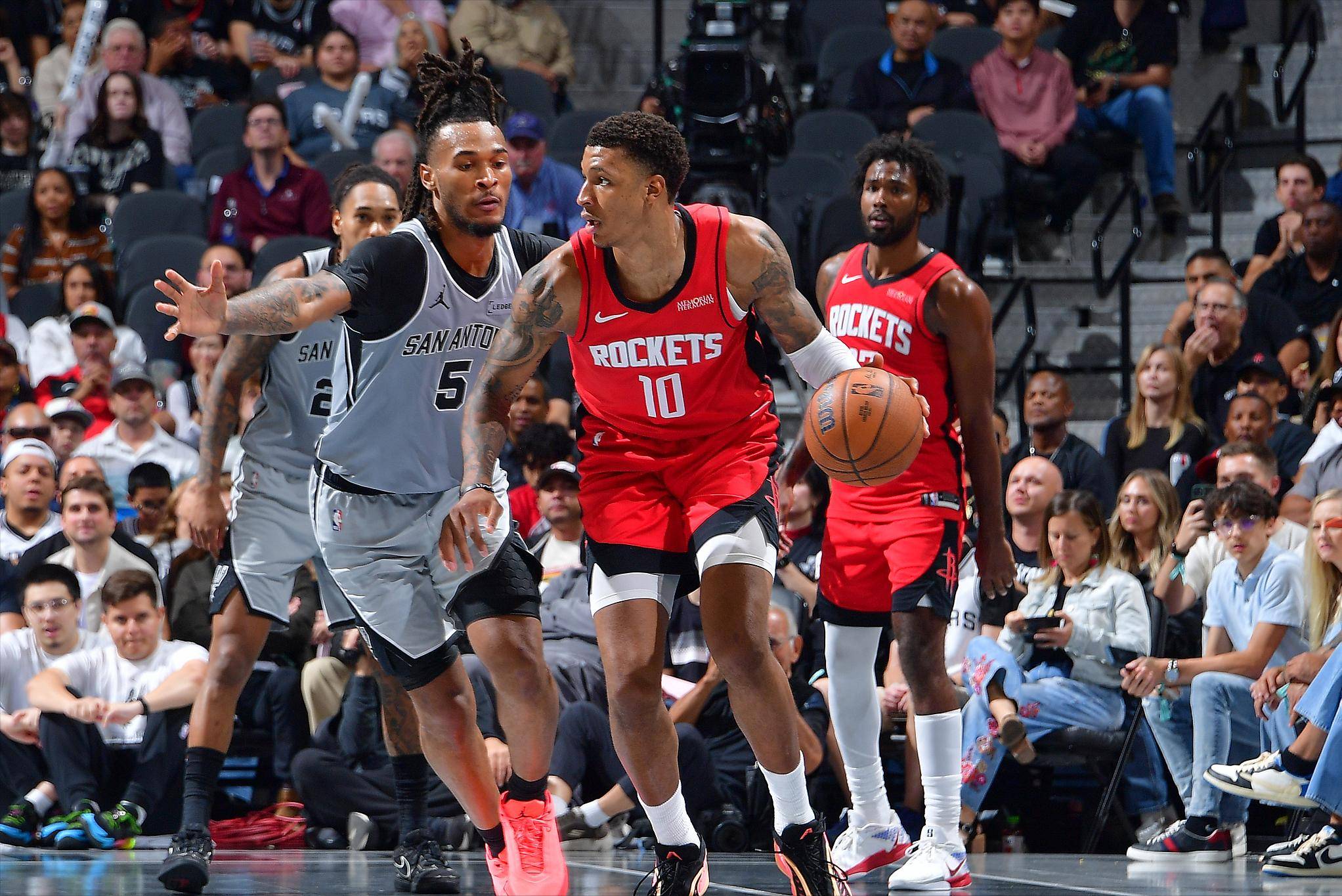 一纸新规! 中国足球青训的“合同枷锁”被砸碎，但孙继海们的路在何方？（新规破冰中国足球青训合同枷锁，“孙继海们”将何去何从？）