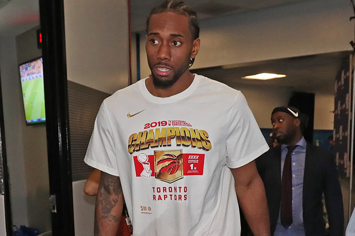 武磊受邀出席上海徐汇区足球超级联赛开幕式，并宣布比赛开幕（武磊亮相上海徐汇区足球超级联赛开幕式，宣布赛事启动）