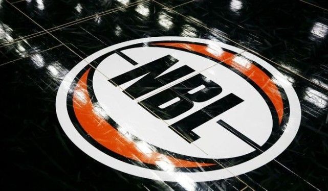 上海vs吉林大名单出炉：张镇麟迎首秀！（沪吉对决名单公布：张镇麟将迎来首秀）