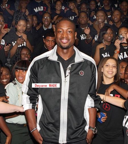 卢伟：王哲林今夏每天罚球练100-200个 所以罚篮比之前进步不少（卢伟透露：王哲林今夏每日练罚球100-200次，罚篮较以往提升明显）