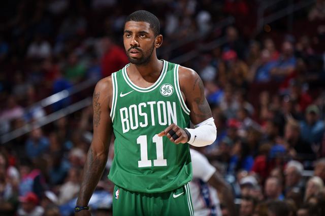 浓眉伤退后弗拉格扛起球队，圣诞大战首秀砍27+6+5（浓眉伤退，弗拉格接管全场：圣诞首秀27+6+5）