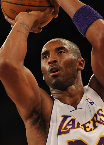 曼城斯特林关键进球锁定三分（斯特林致胜破门助曼城全取三分）