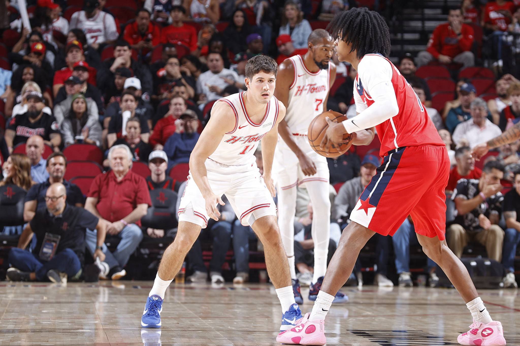 英超-阿森纳4-0狼队：首尾大战，有悬念吗｜前瞻（英超前瞻：首尾对决，阿森纳战狼队还有悬念？）