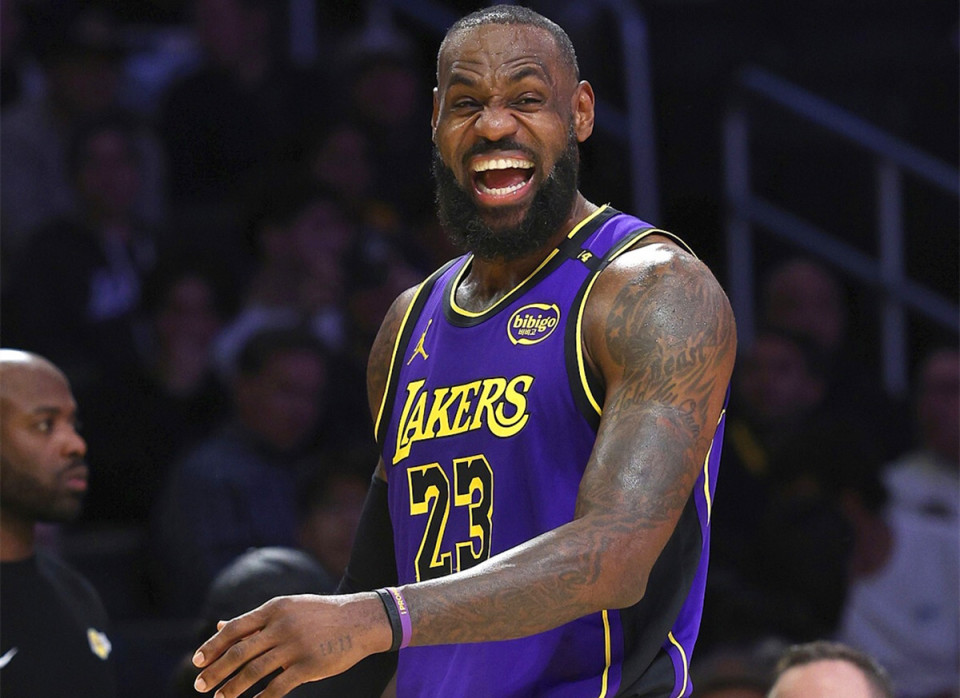 卫报：伯恩茅斯多名后防主力离队，新赛季前景如何尚待观察（卫报：伯恩茅斯后防多名主力出走，新赛季前景仍存变数）