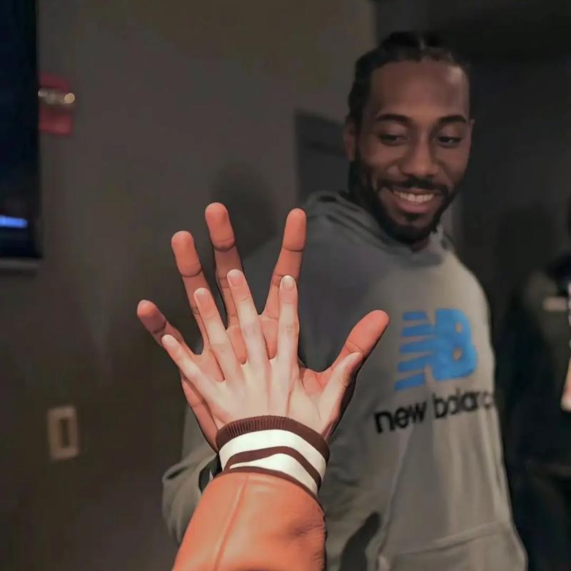 巴萨官方：欧冠对法鹰将检查穿客队球衣者身份，排除非法购票（巴萨官宣：欧冠战法鹰将核查穿客队球衣者身份以杜绝非法购票）