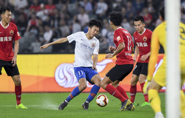 穆帅的本菲卡1米98门将受到英超球队关注，售价在4000万欧元（英超多队盯上穆帅麾下本菲卡1米98门将，标价约4000万欧元）