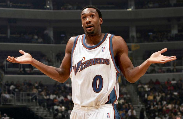 马卡：法院驳回安东尼红牌停赛暂停执行申请，他将无缘德比战（马卡：法院未批准安东尼红牌禁赛暂缓执行，他将缺席德比）