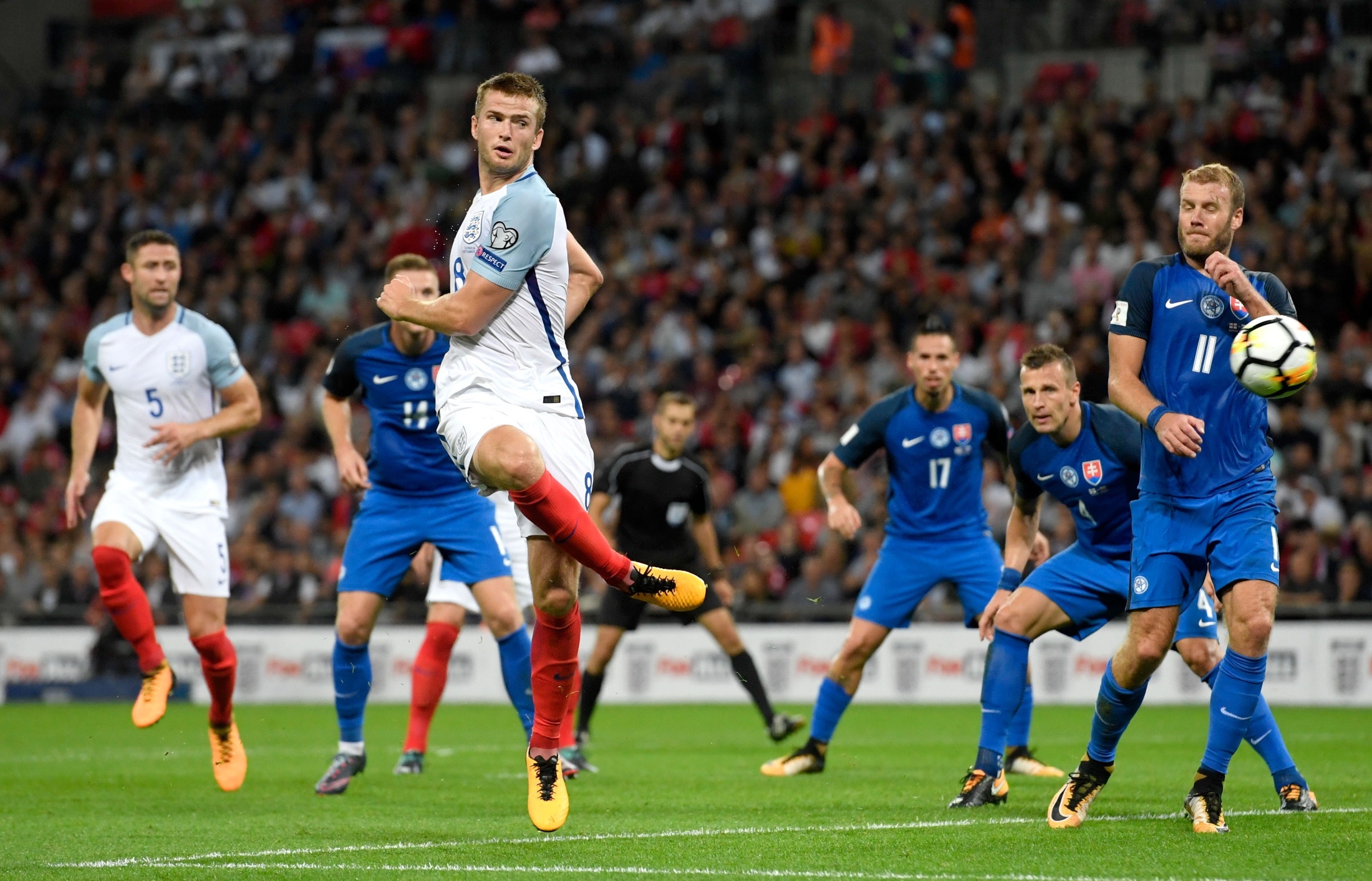 公牛伤病报告：科比·怀特&赫尔特、武切维奇今日可出战（公牛伤情更新：科比·怀特、赫尔特与武切维奇今日均可出战）