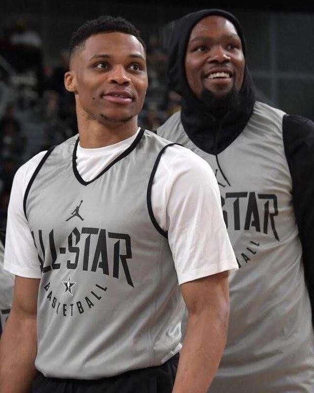 马卡：老佛爷在皇马输塞尔塔后召开紧急会议，持续至凌晨（马卡：皇马不敌塞尔塔后，老佛爷连夜召开紧急会议，直至凌晨）