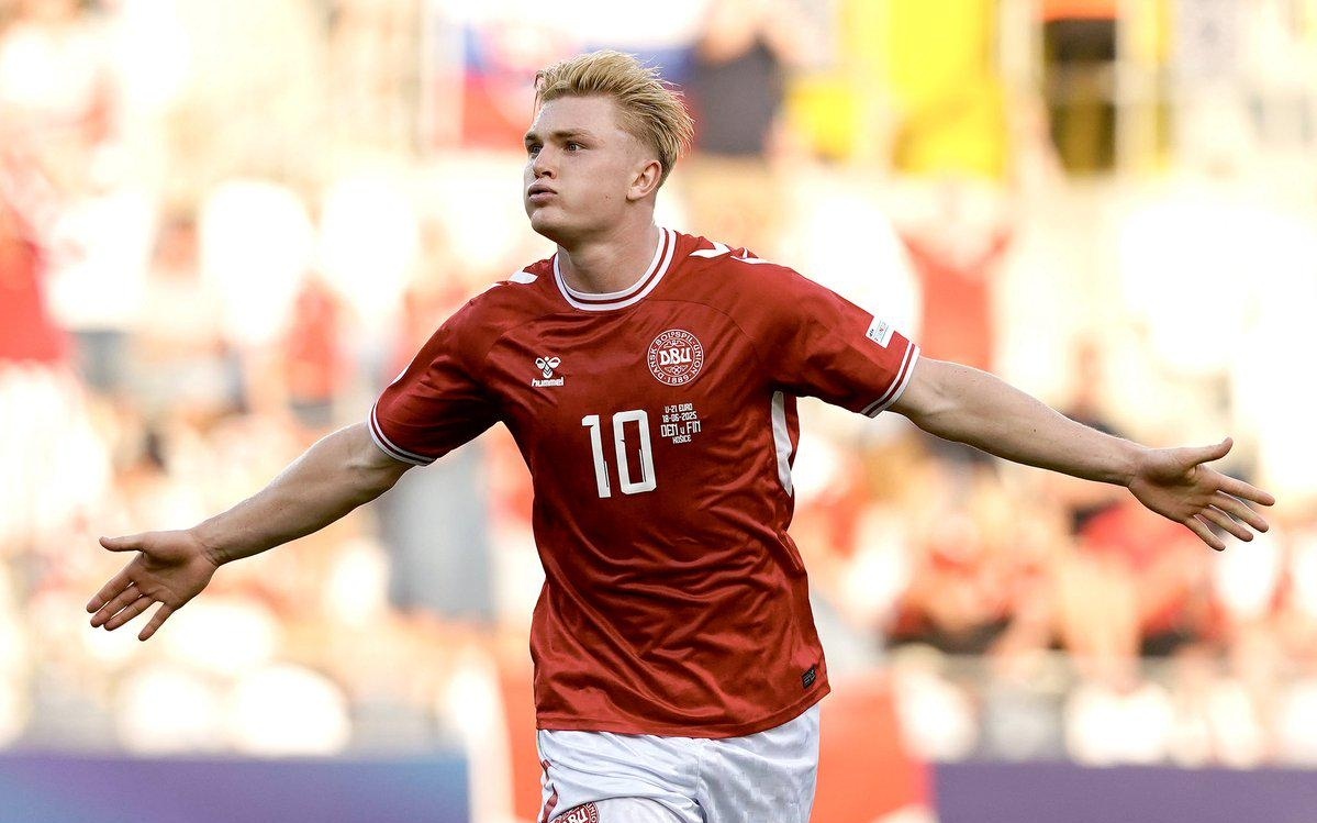 记者：上海申花5名外援以及谢鹏飞和戴伟浚随队出征亚冠客场（记者：申花五外援携谢鹏飞、戴伟浚随队奔赴亚冠客场）