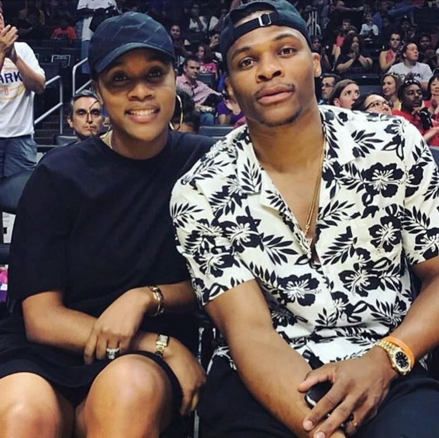 埃梅里：主场战胜阿森纳真的很开心，英超是本赛季首要目标（埃梅里：主场击败阿森纳令人欣喜，本赛季首要任务锁定英超）