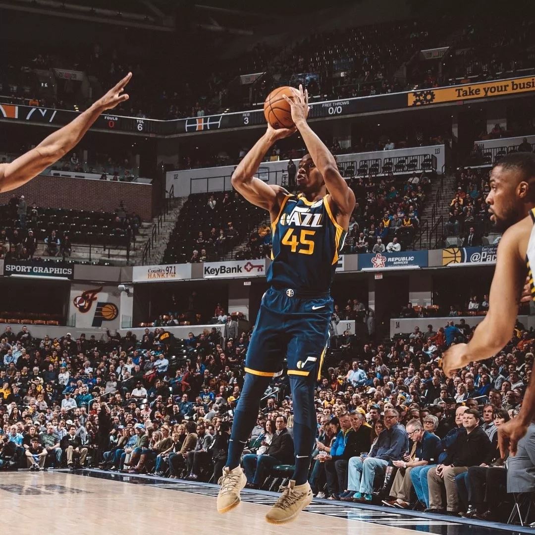 辽宁胜合肥！威尔斯布朗轰42分回暖，奥利弗无防守，赵森成惊喜！（辽宁击败合肥！威尔斯布朗42分复苏，奥利弗防守成短板，赵森惊喜表现）