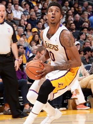 曼晚评分：芒特8分最高，姆伯莫首秀7分，乌加特、梅努5分（曼晚评分出炉：芒特8分居首，姆伯莫首秀7分，乌加特、梅努各5分）