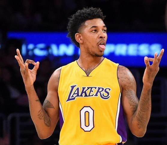 弗里克：拉菲尼亚未入选FIFA最佳阵简直是笑话，他配得上（弗里克：FIFA最佳阵容没有拉菲尼亚堪称笑话，他理应入选）