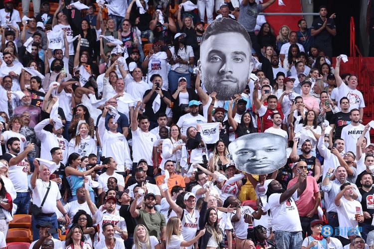 17岁273天，卡尔是拜仁队史德甲单场传射建功最年轻的球员（17岁273天，卡尔刷新拜仁德甲队史单场传射最年轻纪录）