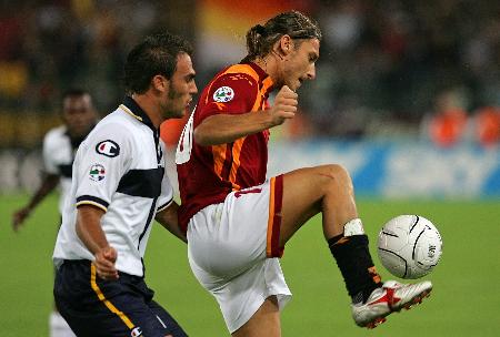 2280万买的恩里克砸手里？斯基拉：国米正找寻邓弗里斯的替补（花2280万买来难用？斯基拉：国米正物色邓弗里斯替身）