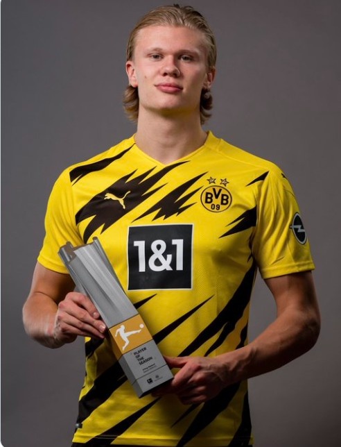 前锋单场帽子戏法，刷新赛季纪录（锋线球员上演帽子戏法，改写本赛季纪录）