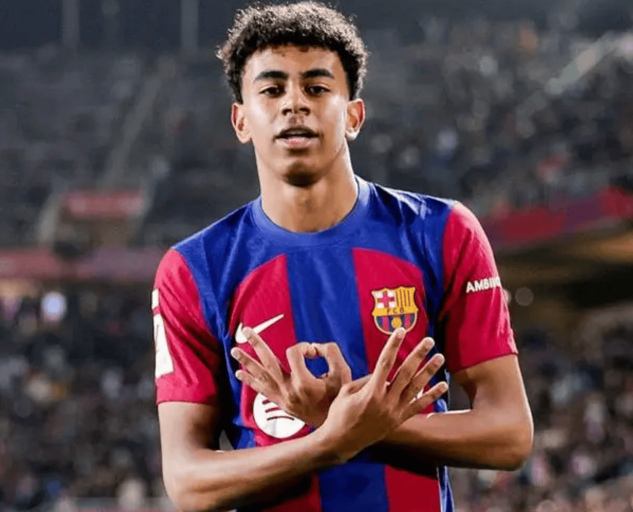 半场战报：沃尔夫斯堡1-1霍芬海姆，阿穆拉，布格尔破门（中场战报：沃尔夫斯堡1-1霍芬海姆，阿穆拉、布格尔各入一球）