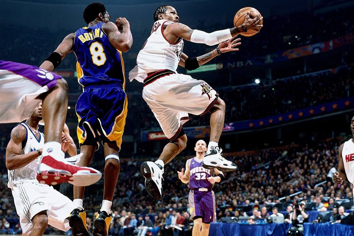 英超半场：西蒙斯蹬踹范戴克染红，十人热刺0-0利物浦（英超半场：西蒙斯蹬踏范戴克被罚下，十人热刺0-0利物浦）