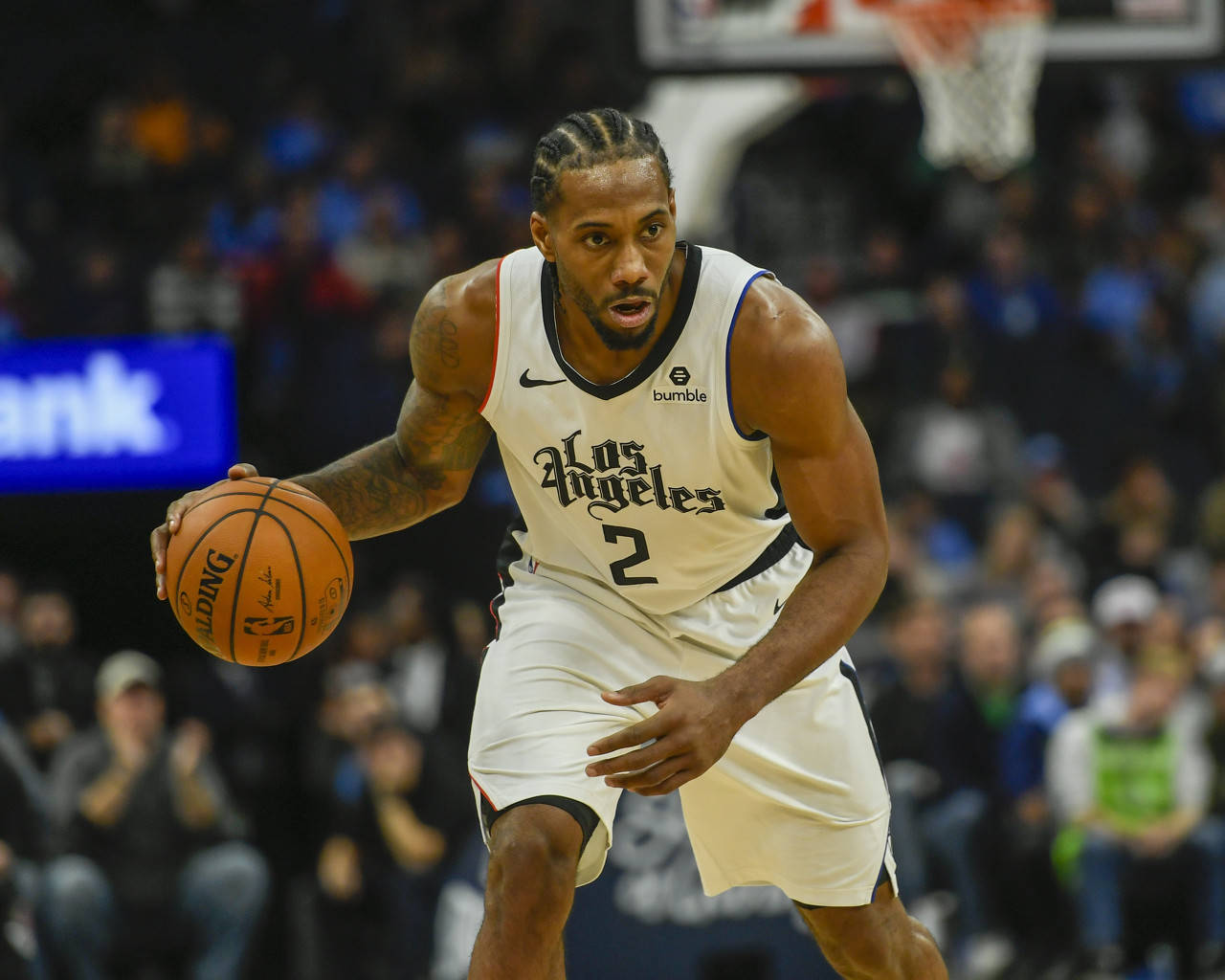 雄鹿完成逆转 库兹马31分表现抢眼（雄鹿上演逆转好戏 库兹马轰31分闪耀全场）