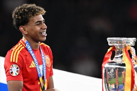 耻辱正负值！詹姆斯赛后直接离场！东契奇拉胯，阿门圣诞大战抢戏（尴尬正负值！詹姆斯赛后径直退场，东契奇哑火，阿门圣诞夜抢尽风头）