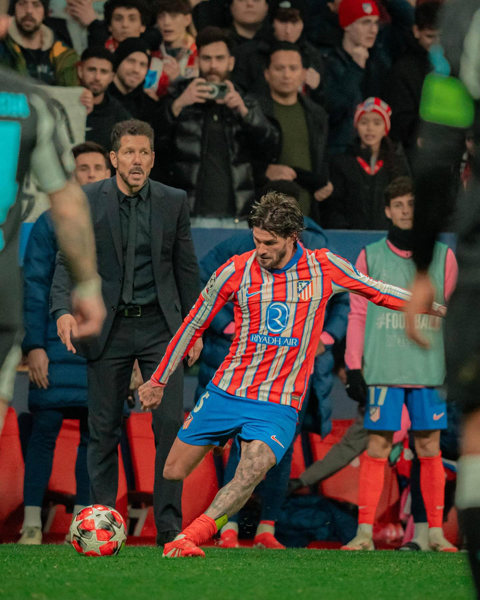 记者：切尔西引进哈托的转会费为4300万欧元，并包含转会分成（记者称：切尔西以4300万欧拿下哈托，附带二次转会分成条款）