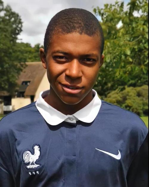 迪亚巴特是黄蜂十年来首位0失误＆100%命中率获两双的球员（迪亚巴特成黄蜂近十年首位零失误且命中率100%斩获两双的球员）