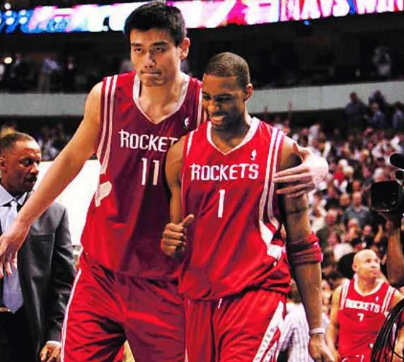 海港亚冠赛前Vlog：吉祥物伊戈已量产；林皇再度作客上海滩（亚冠赛前海港Vlog：伊戈吉祥物量产上线，林皇重返上海滩）