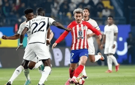 体图：阿方索-戴维斯与拜仁关于伤后薪资支付问题发生争议（体图：戴维斯与拜仁就伤停期间薪资支付产生分歧）