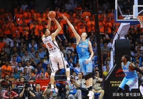 弗里克谈巴萨伤病危机，18岁库巴西创西甲传球纪录（巴萨陷入伤病潮，弗里克发声；18岁库巴西刷新西甲传球纪录）