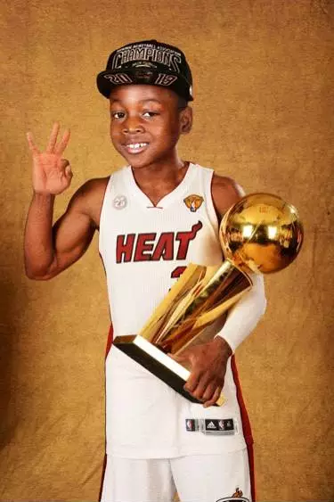 斯通斯伤情未明，曼城欧冠遭遇防线轮换危机（斯通斯伤势成疑，曼城欧冠防线轮换告急）